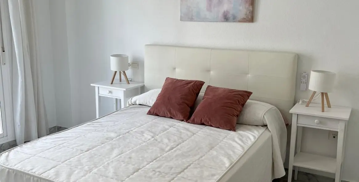 Alquiler a corto plazo de apartamento en planta media en Puerto Banús 10