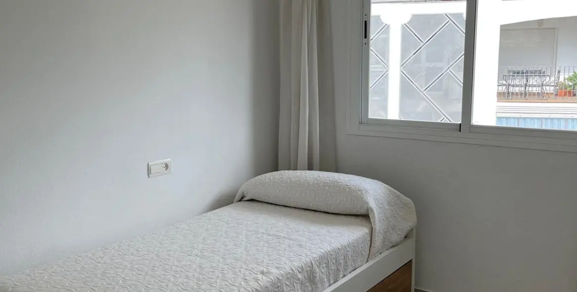Alquiler a corto plazo de apartamento en planta media en Puerto Banús 14