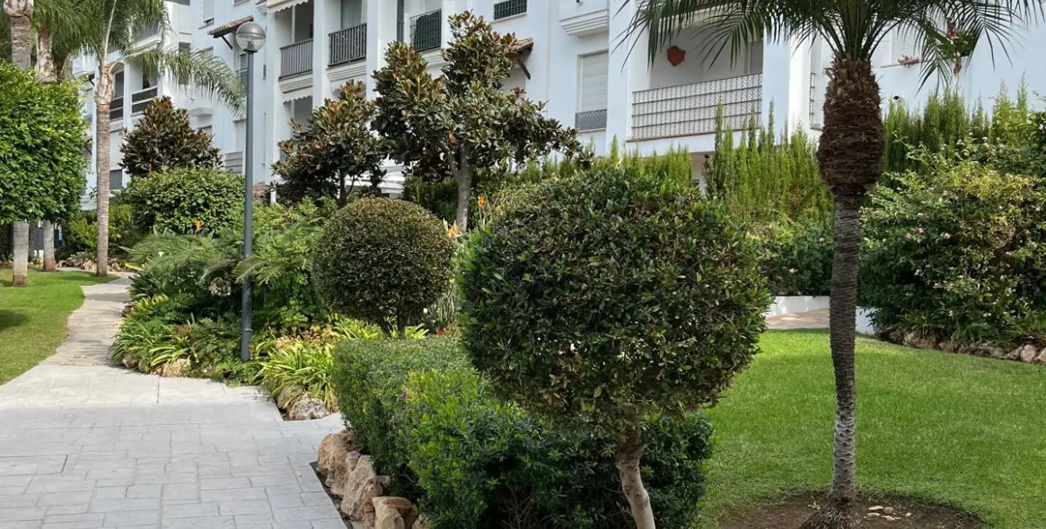 Alquiler a corto plazo de apartamento en planta media en Puerto Banús 17
