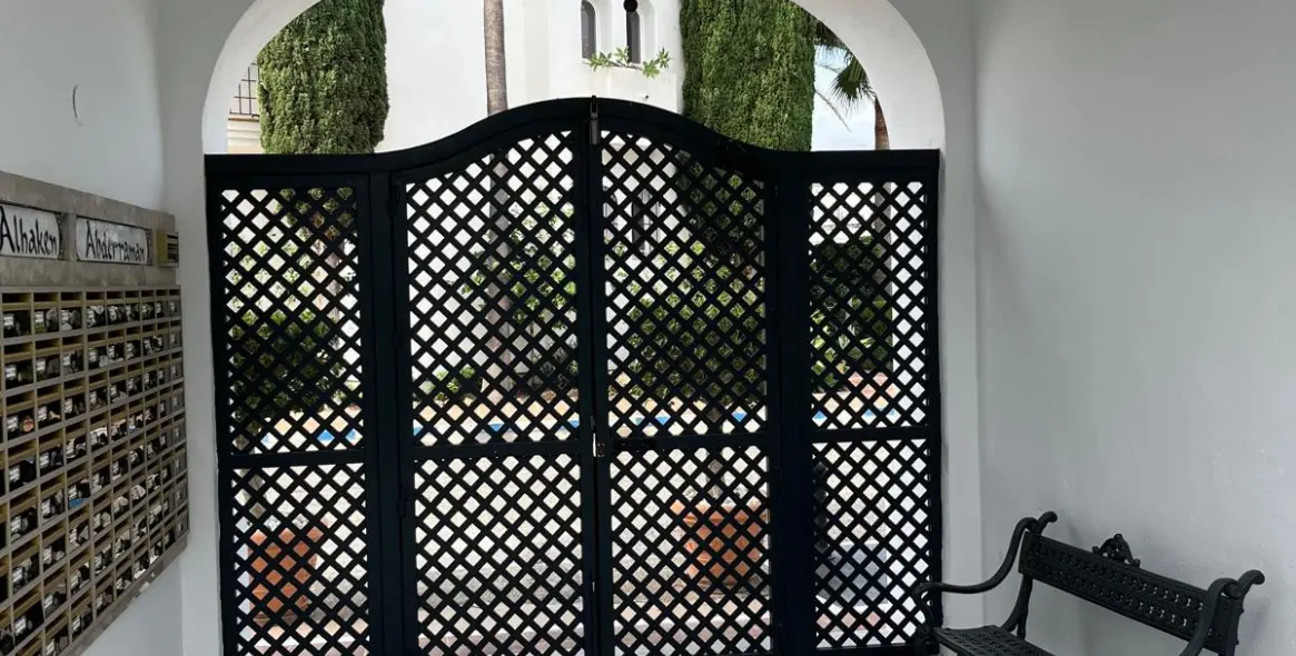 Alquiler a corto plazo de apartamento en planta media en Puerto Banús 19