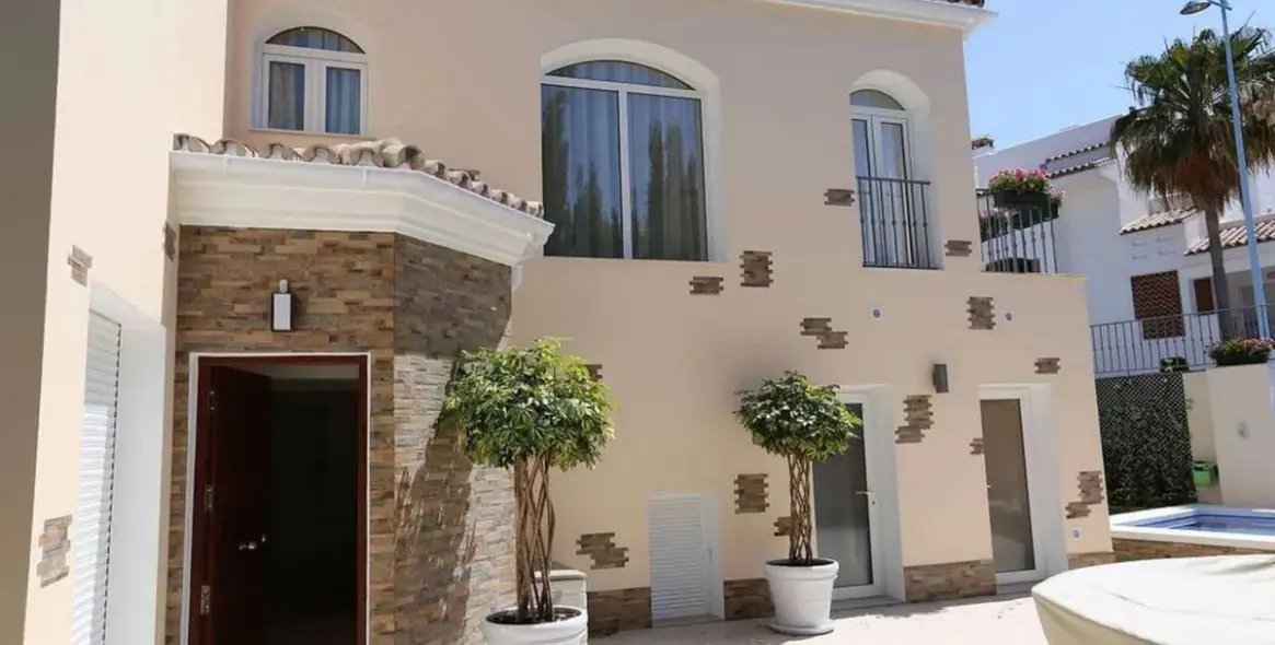 Long-term rent of detached villa in San Pedro de Alcántara 17