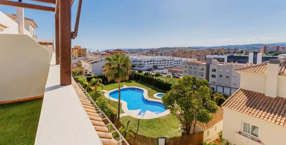 Venta de ático dúplex en Estepona 1