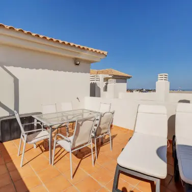 Venta de ático dúplex en Estepona