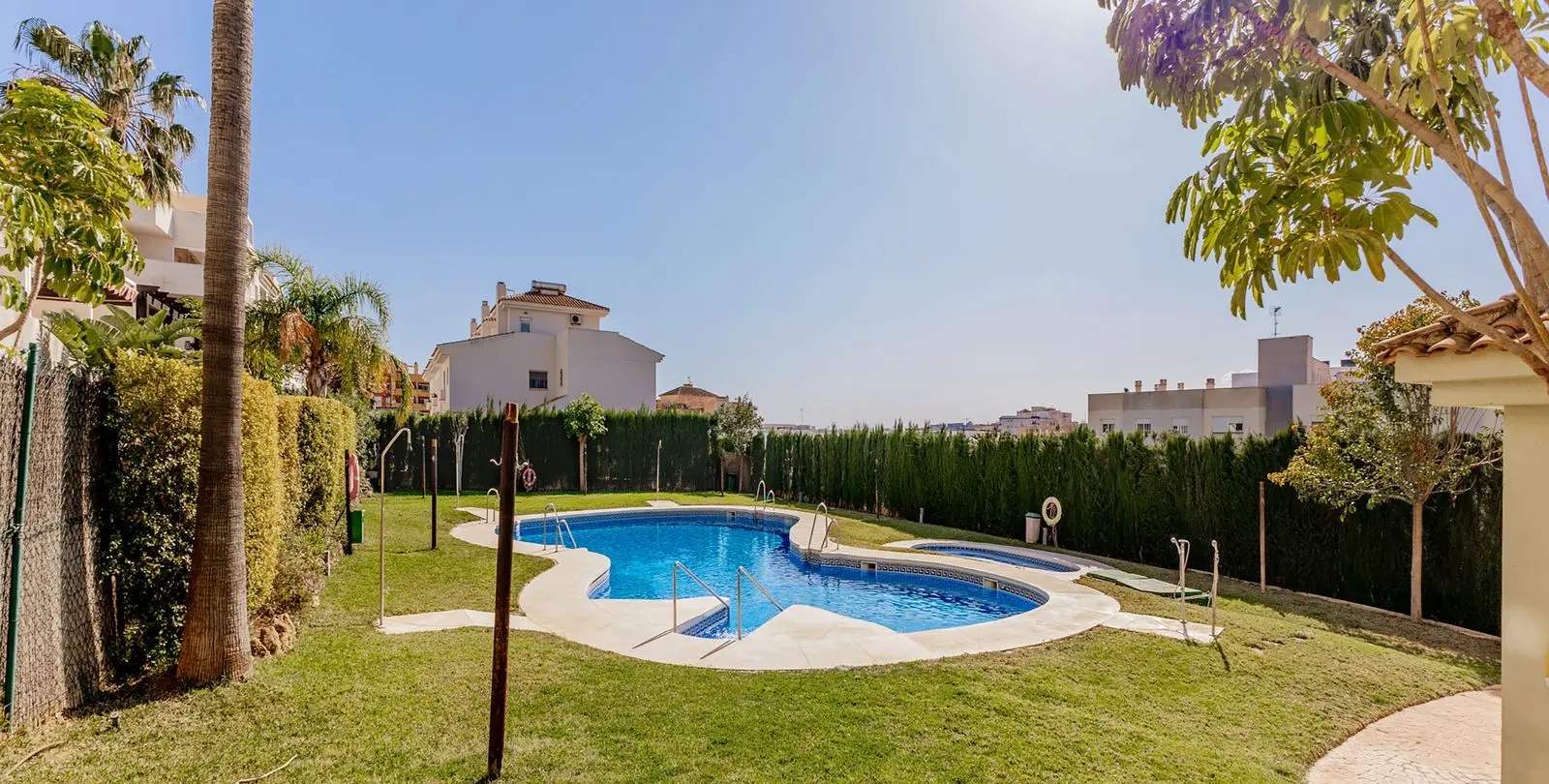 Продажа двухуровневого пентхауса в Estepona 14