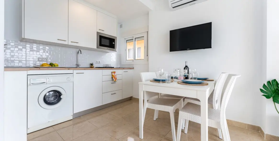 Sale of middle floor apartment in Fuengirola 2