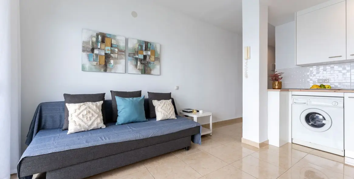 Sale of middle floor apartment in Fuengirola 11