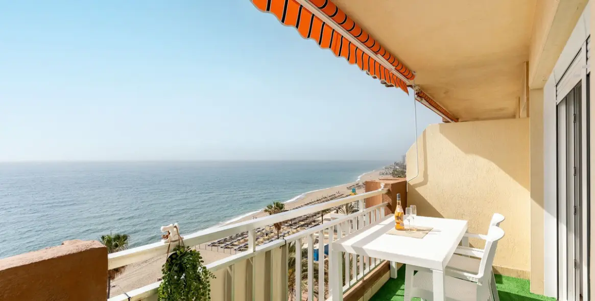 Sale of middle floor apartment in Fuengirola 12