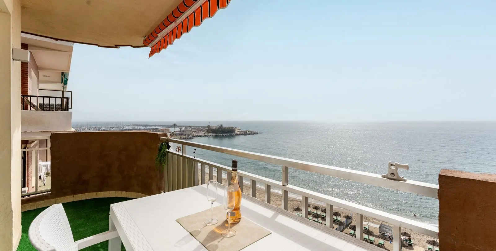 Sale of middle floor apartment in Fuengirola 1