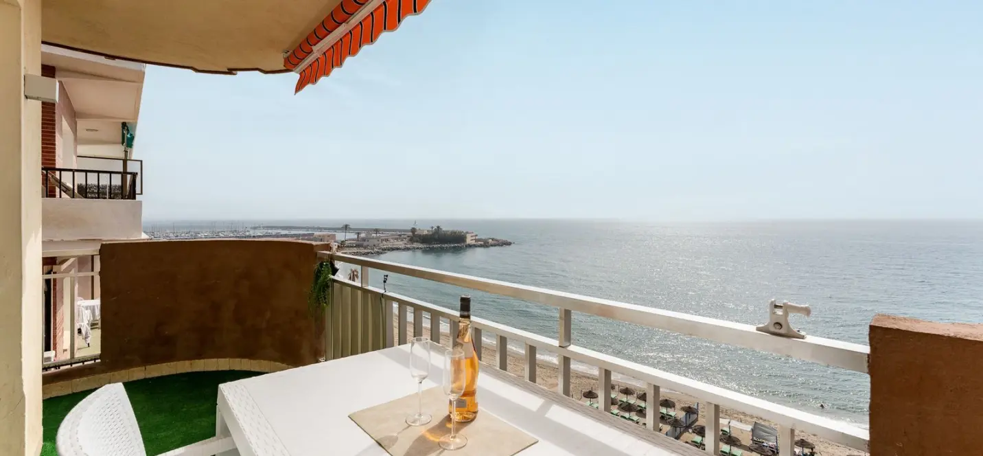 Продажа апартаментов на среднем этаже в Fuengirola 0