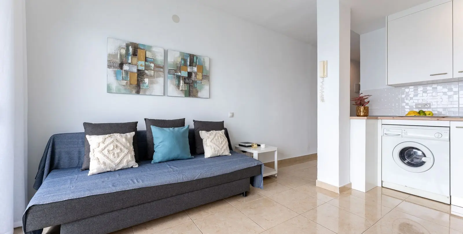 Sale of middle floor apartment in Fuengirola 11