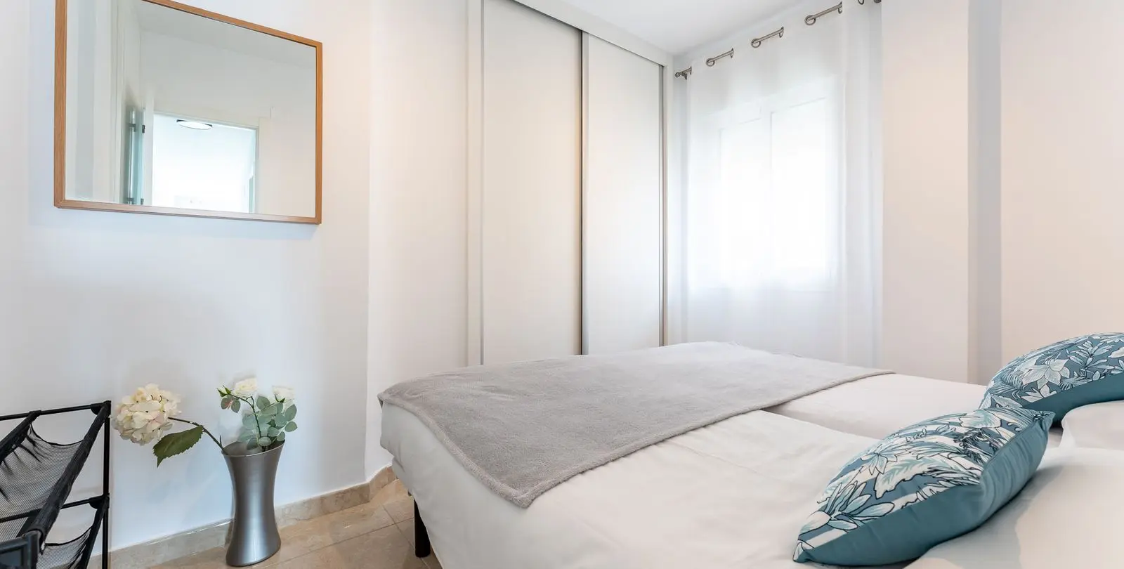 Sale of middle floor apartment in Fuengirola 14