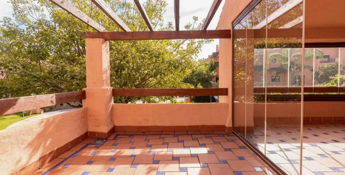 Venta de apartamento en planta media en Hacienda del Sol 2
