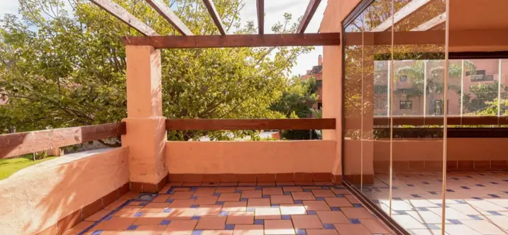 Venta de apartamento en planta media en Hacienda del Sol 1
