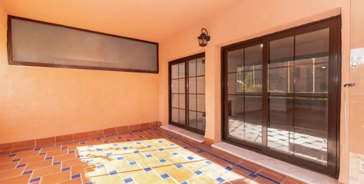 Venta de apartamento en planta media en Hacienda del Sol 3