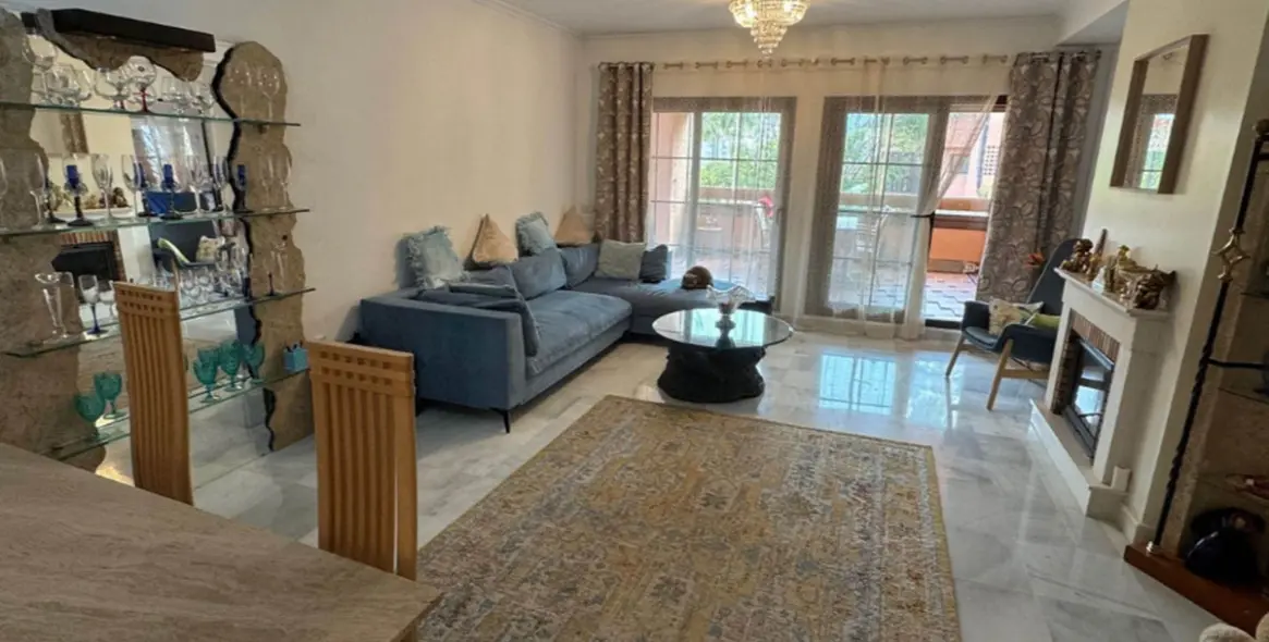 Venta de apartamento en planta media en Hacienda del Sol 4