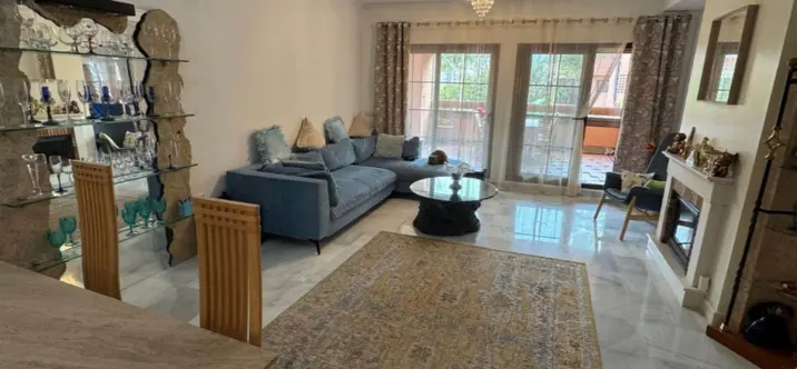 Venta de apartamento en planta media en Hacienda del Sol 3