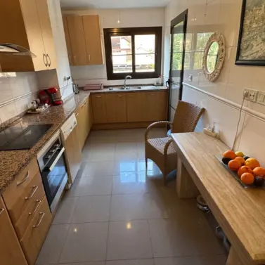 Продажа апартаментов на среднем этаже в Hacienda del Sol