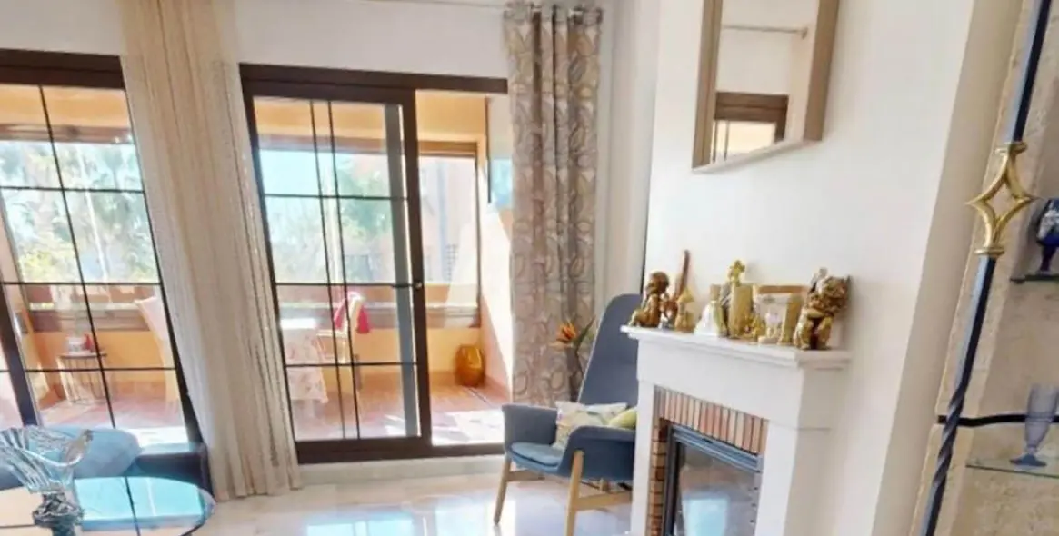 Venta de apartamento en planta media en Hacienda del Sol 6