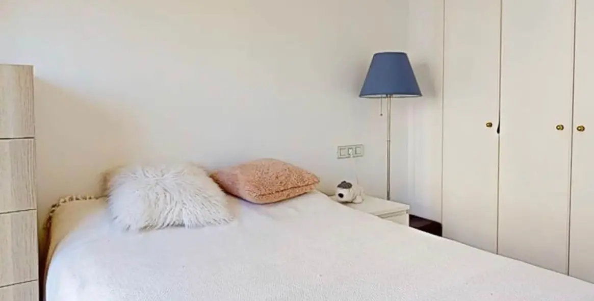 Venta de apartamento en planta media en Hacienda del Sol 8