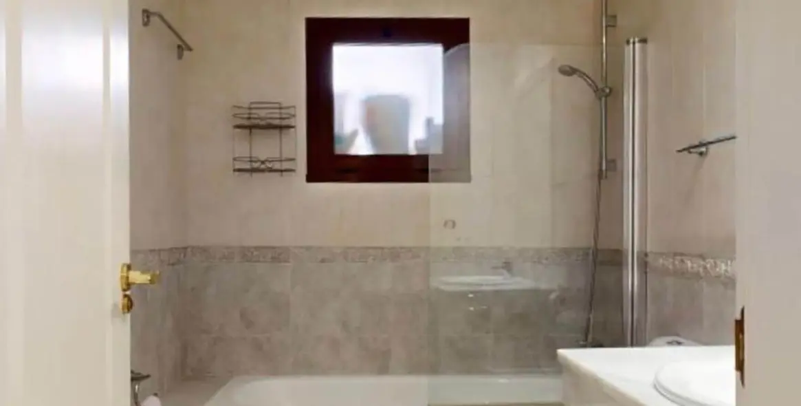 Venta de apartamento en planta media en Hacienda del Sol 9