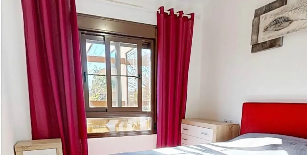 Venta de apartamento en planta media en Hacienda del Sol 11