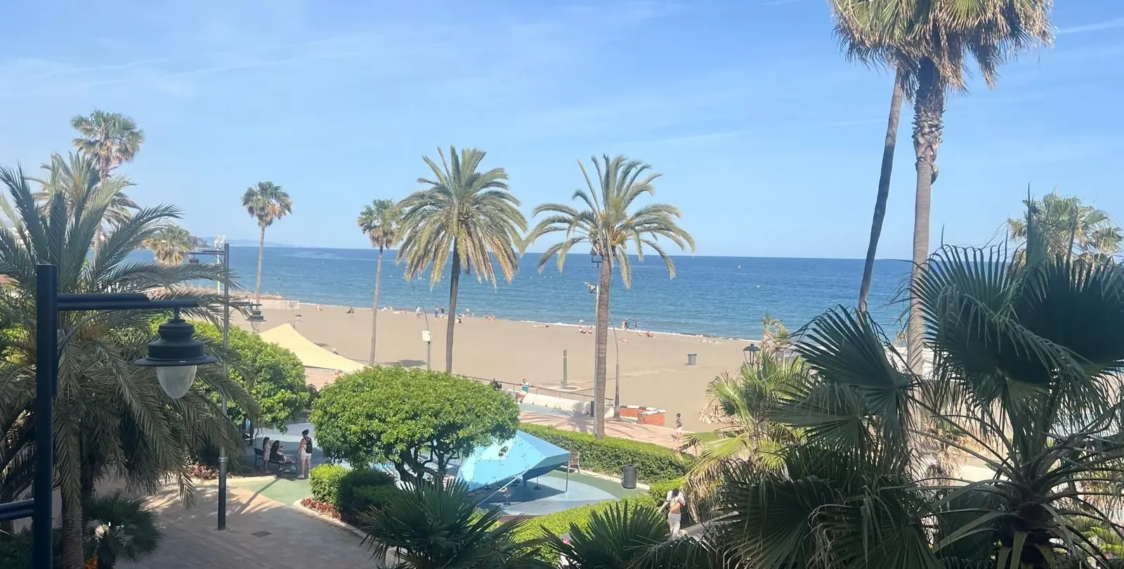 Sale of middle floor apartment in Estepona 1