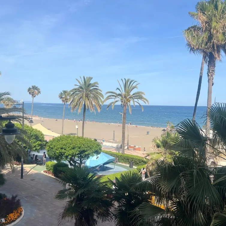 Venta de apartamento en planta media en Estepona