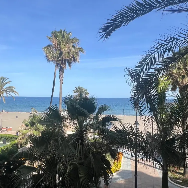 Venta de apartamento en planta media en Estepona