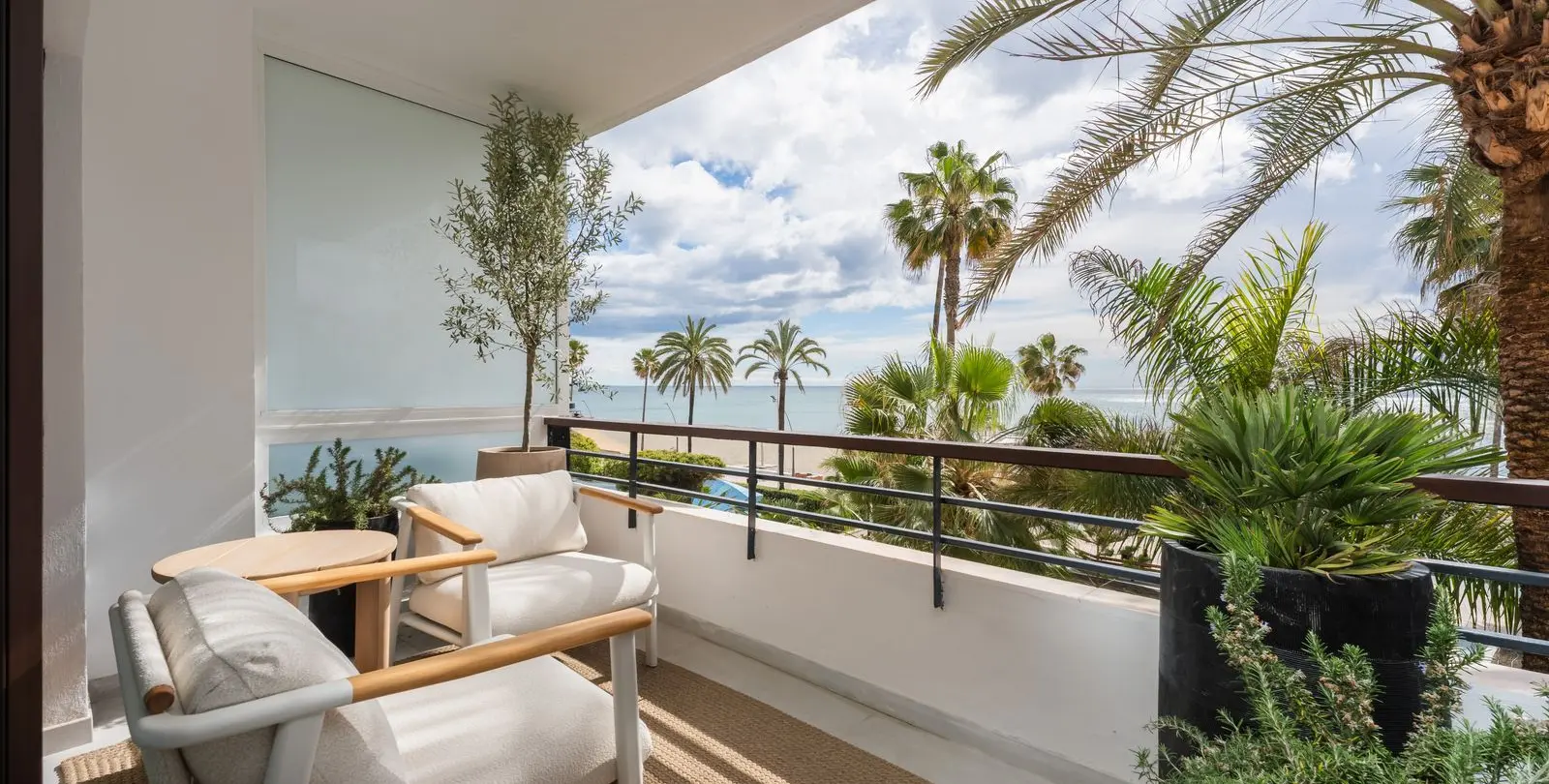 Sale of middle floor apartment in Estepona 4
