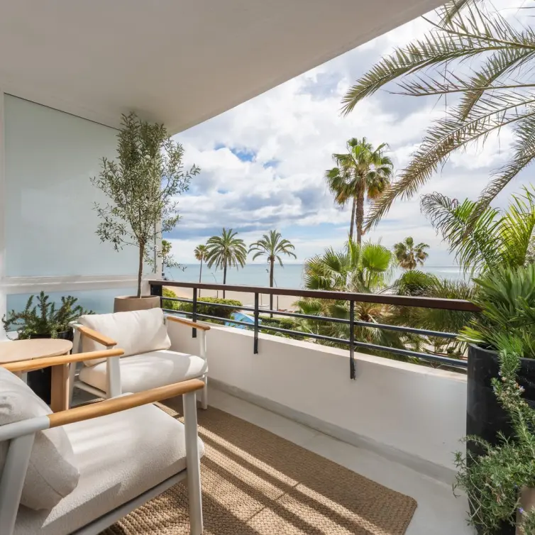 Venta de apartamento en planta media en Estepona