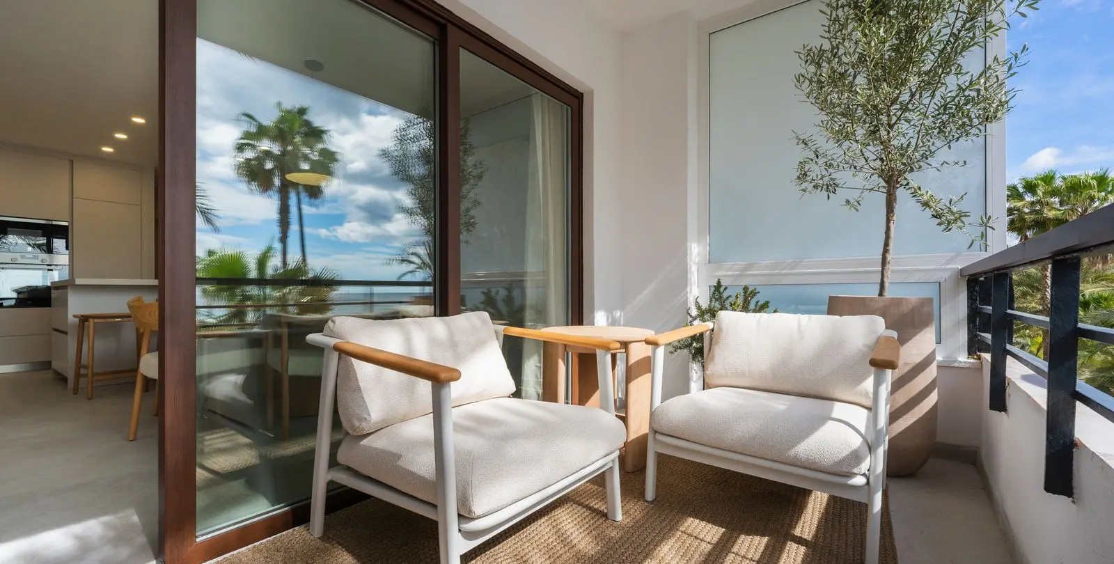 Sale of middle floor apartment in Estepona 6