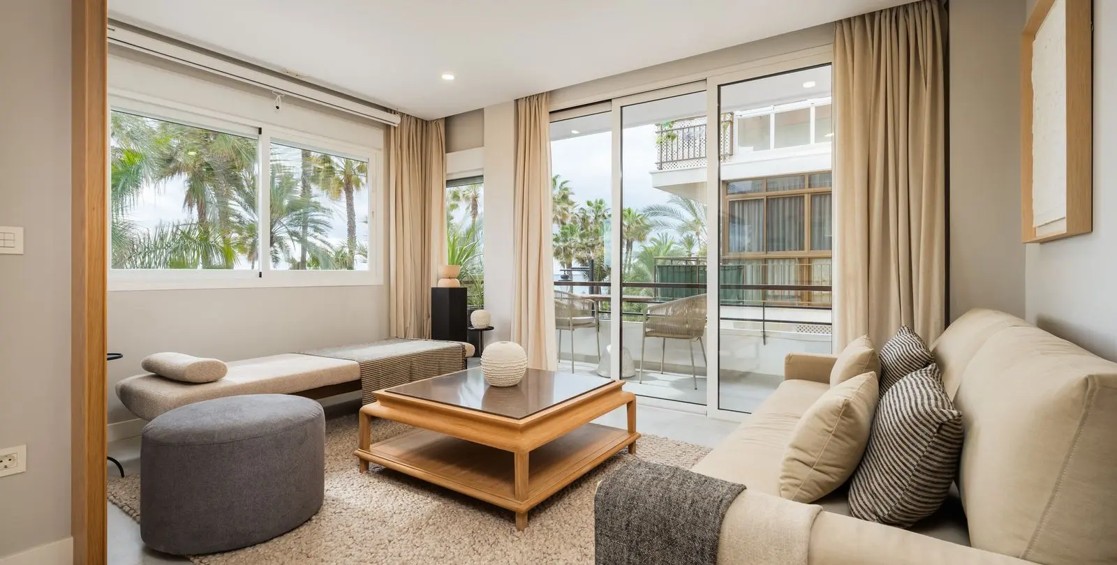 Sale of middle floor apartment in Estepona 15