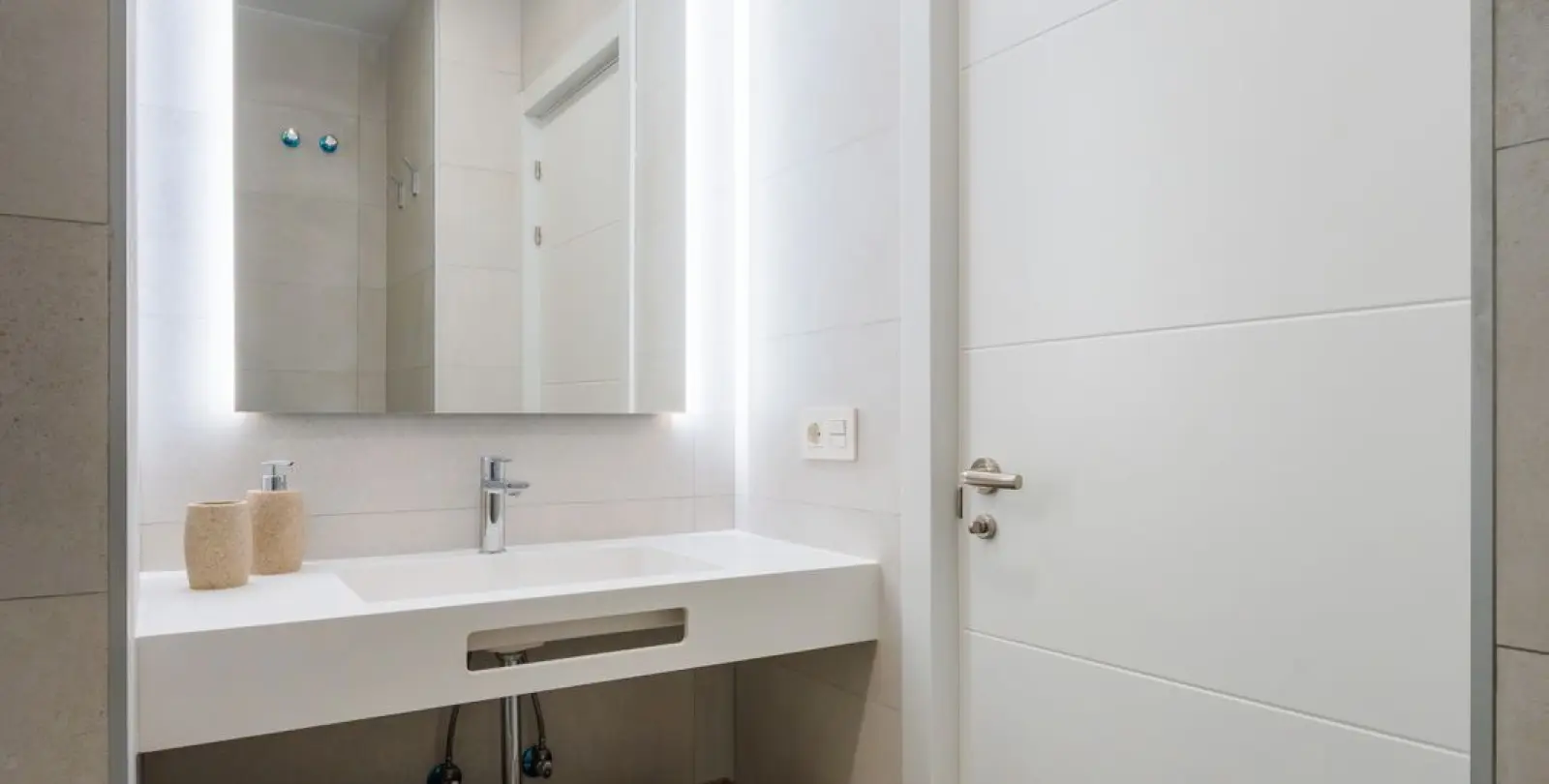 Sale of middle floor apartment in Estepona 24