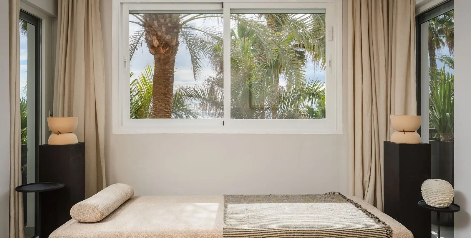 Sale of middle floor apartment in Estepona 26