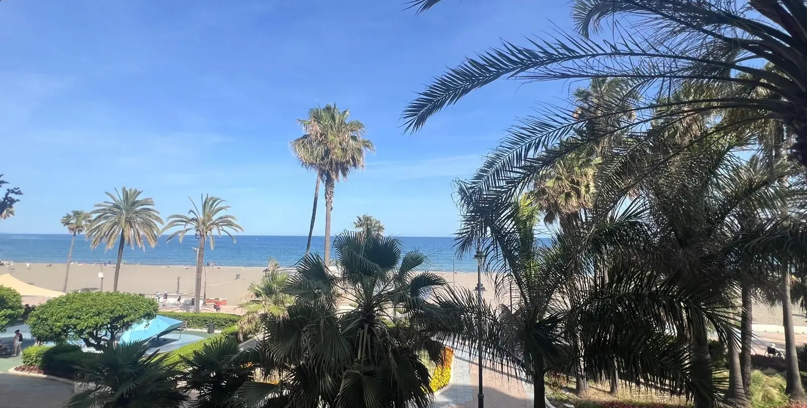 Sale of middle floor apartment in Estepona 39
