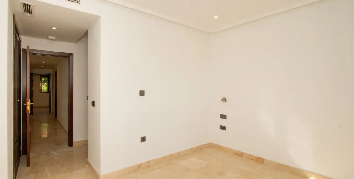 Venta de apartamento en planta baja en La Mairena 12