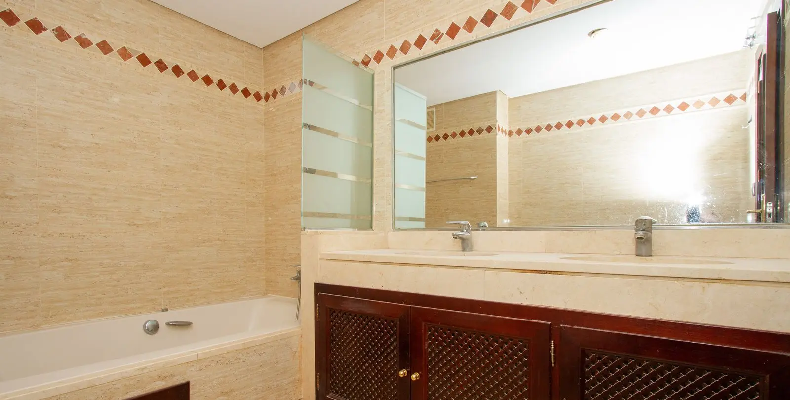 Sale of ground floor apartment in La Mairena 6