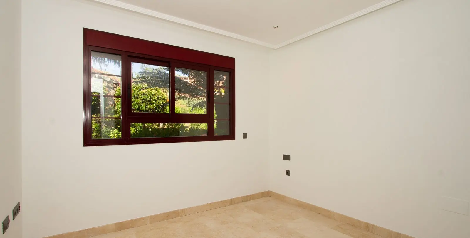 Sale of ground floor apartment in La Mairena 8