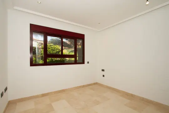 Image 8 thumb