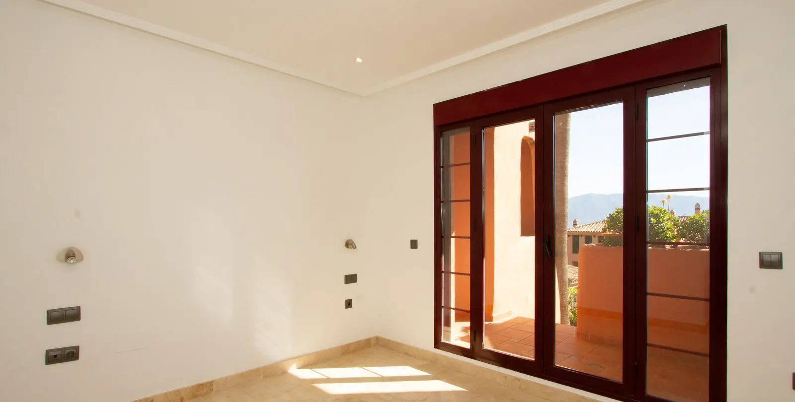 Sale of ground floor apartment in La Mairena 9