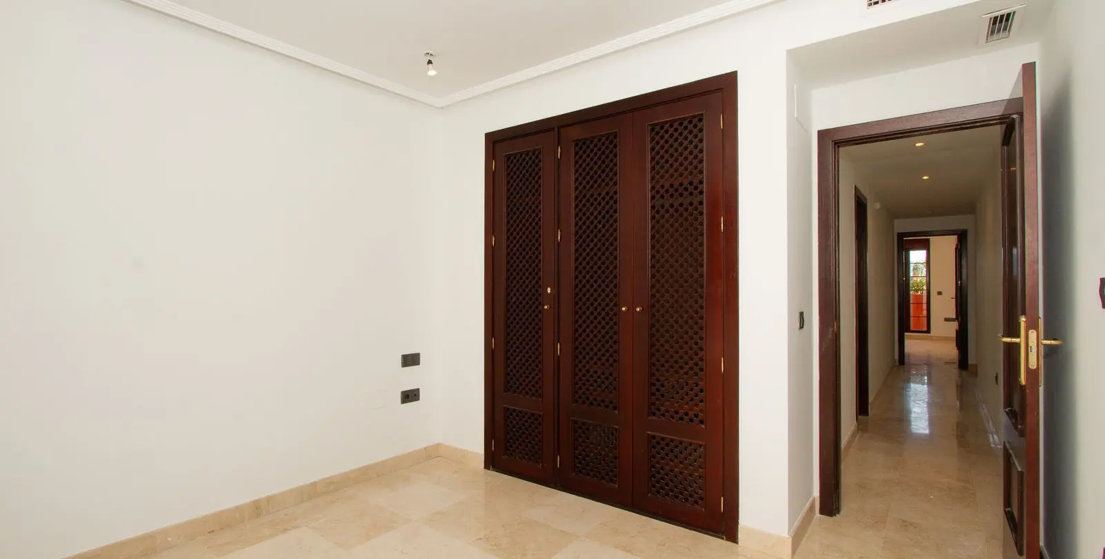 Sale of ground floor apartment in La Mairena 10