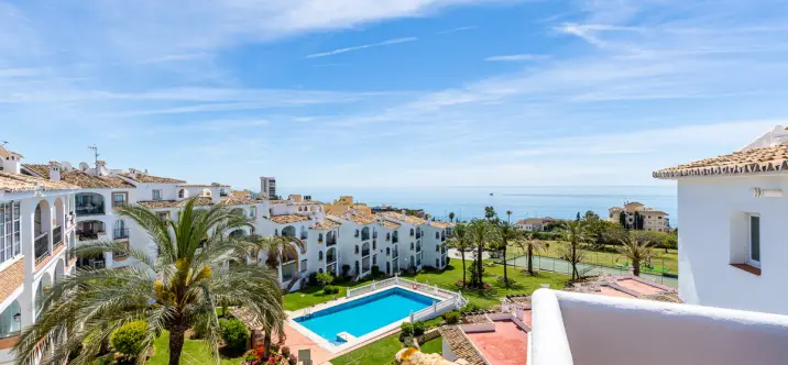 Sale of penthouse in Riviera del Sol 0