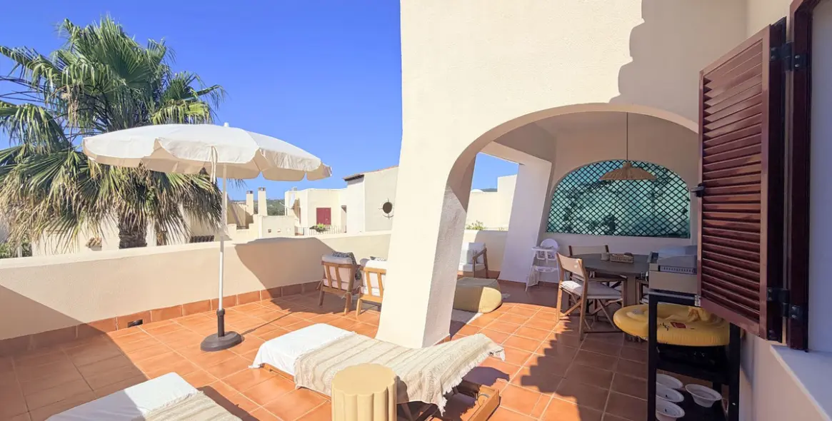 Продажа апартаментов на первом этаже в Casares Playa 39