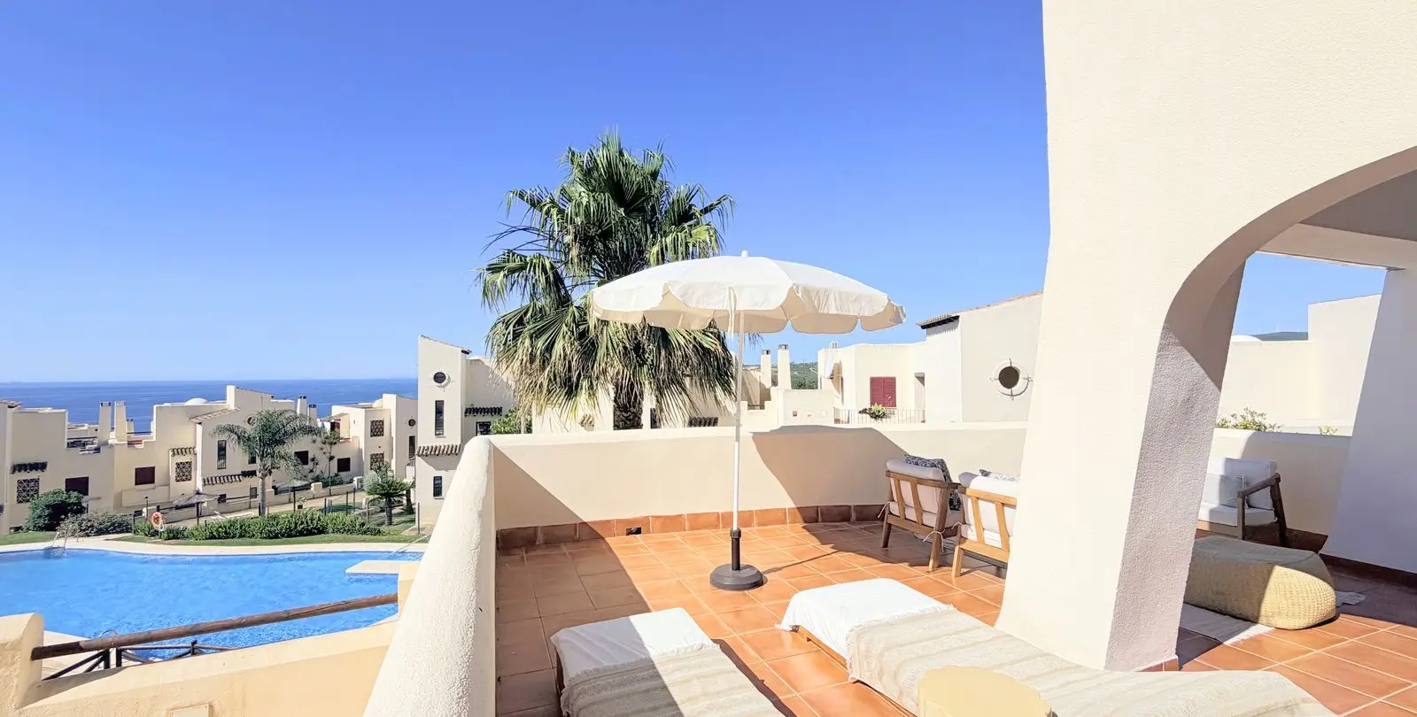 Продажа апартаментов на первом этаже в Casares Playa 2