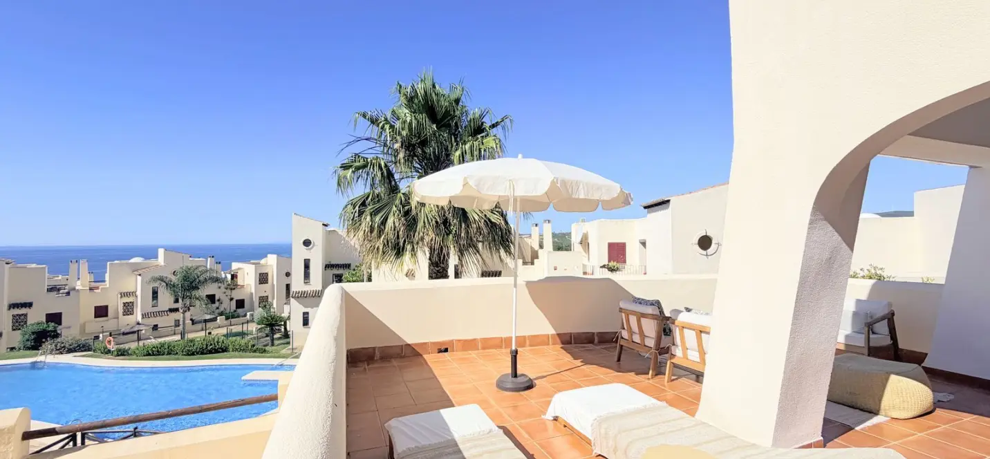 Продажа апартаментов на первом этаже в Casares Playa 1