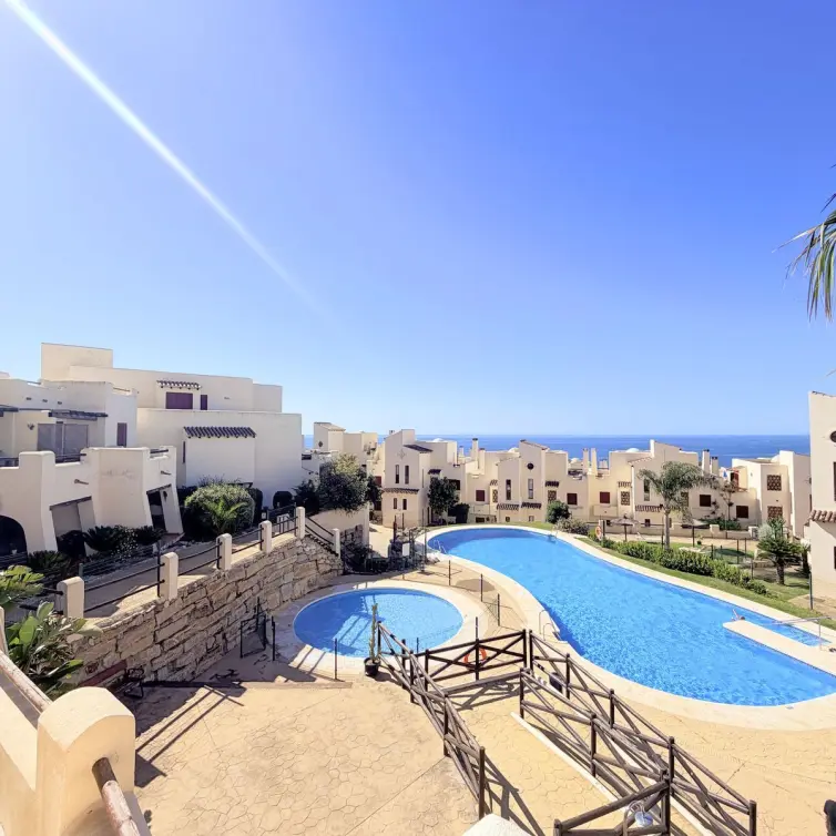 Продажа апартаментов на первом этаже в Casares Playa