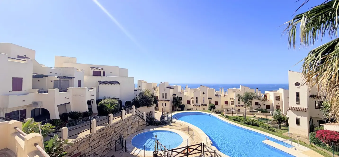 Продажа апартаментов на первом этаже в Casares Playa 3