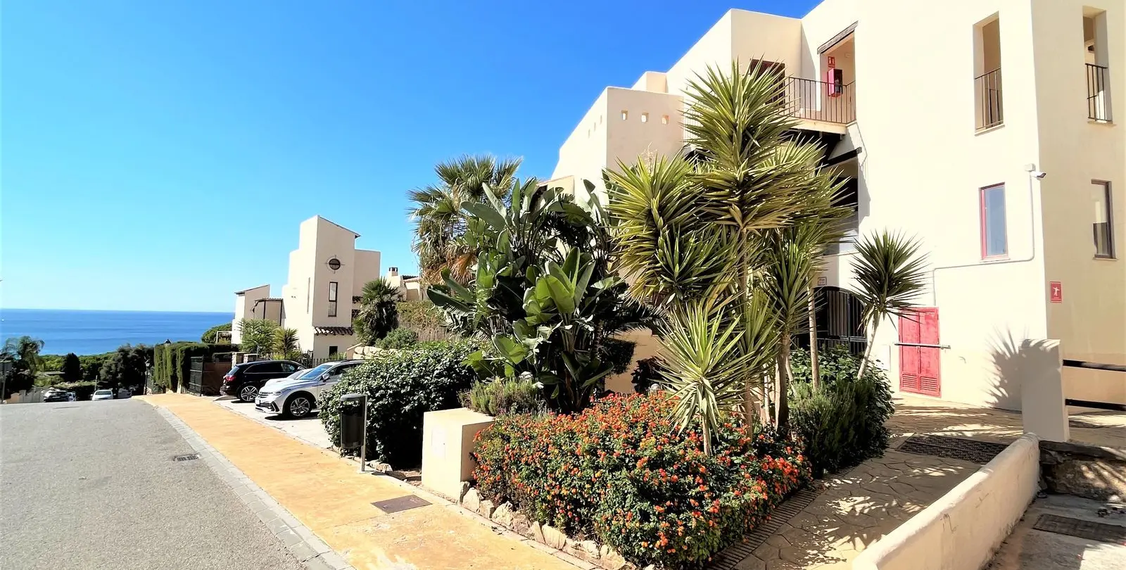 Продажа апартаментов на первом этаже в Casares Playa 5