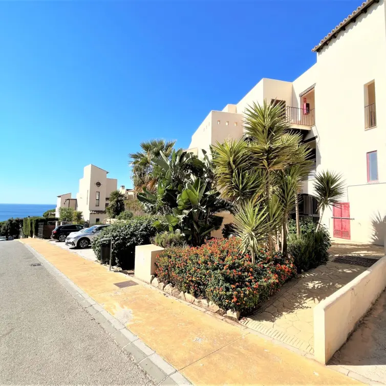 Продажа апартаментов на первом этаже в Casares Playa