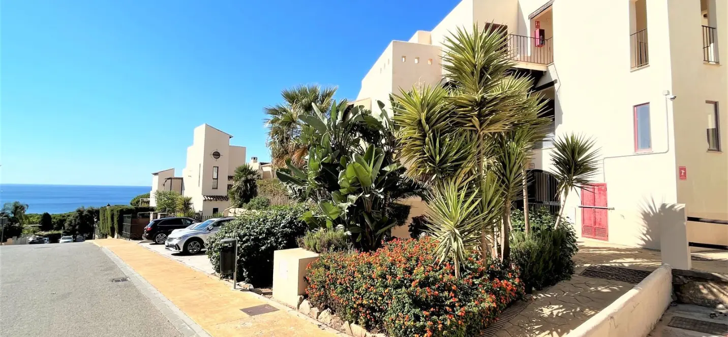 Продажа апартаментов на первом этаже в Casares Playa 4